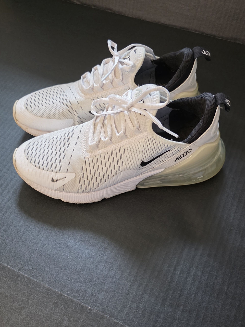 Nike Air Max 270 Men's White Black Running Shoes Sneakers Sportwear - Picture 2 of 7